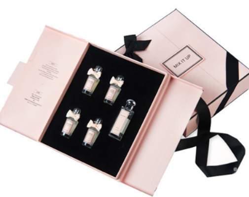 De Etherische olierol die van C1S C2S Vouwbare Giftdozen met Lint Eva Foam verpakken